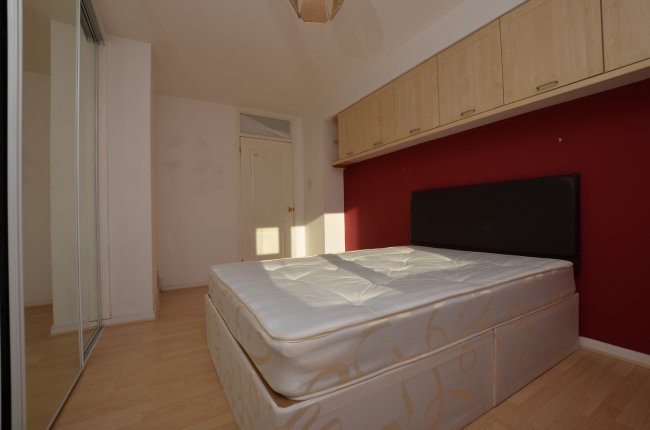 3 bedrooms, Longford Court Belle Vue Estate, NW4 2BU
