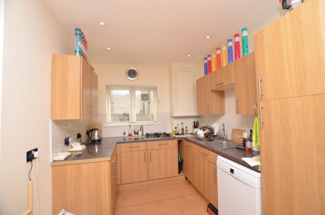 4 bedrooms, The Greenway, NW9 5BX